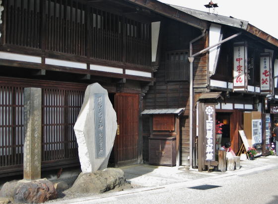 ��≮�j����