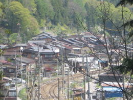 �E�ɋȂ�����H