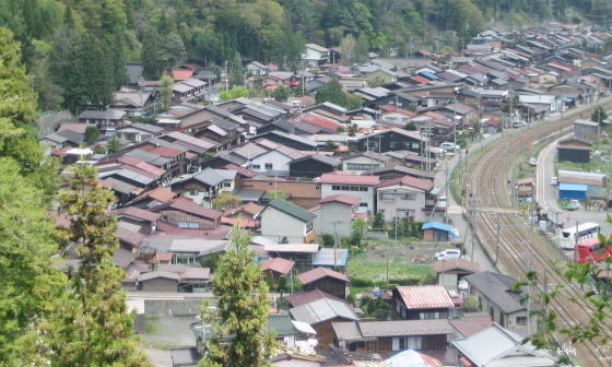 ������̒��]