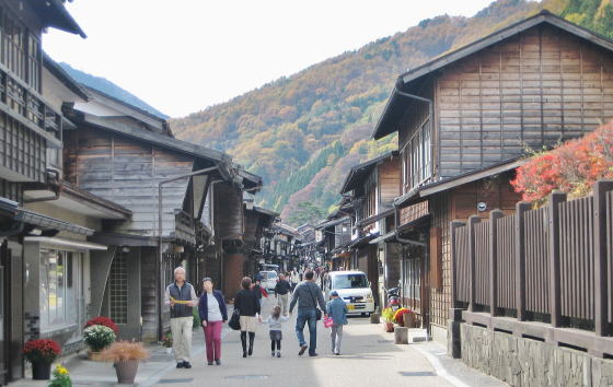 �ӏH�̊X����