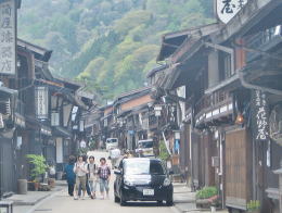 街道沿いの家並み