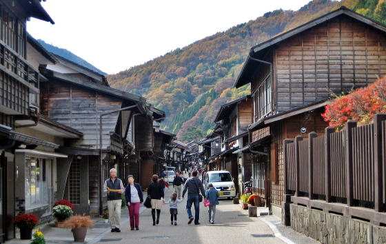 �ӏH�̊X����