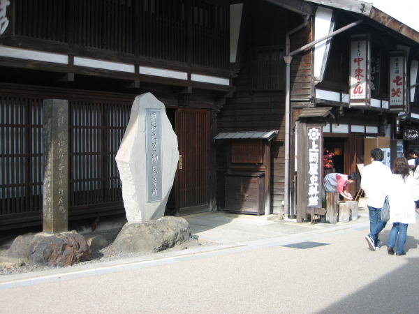 ��≮�j����