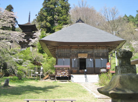 �ω����̉��ɎO�d��